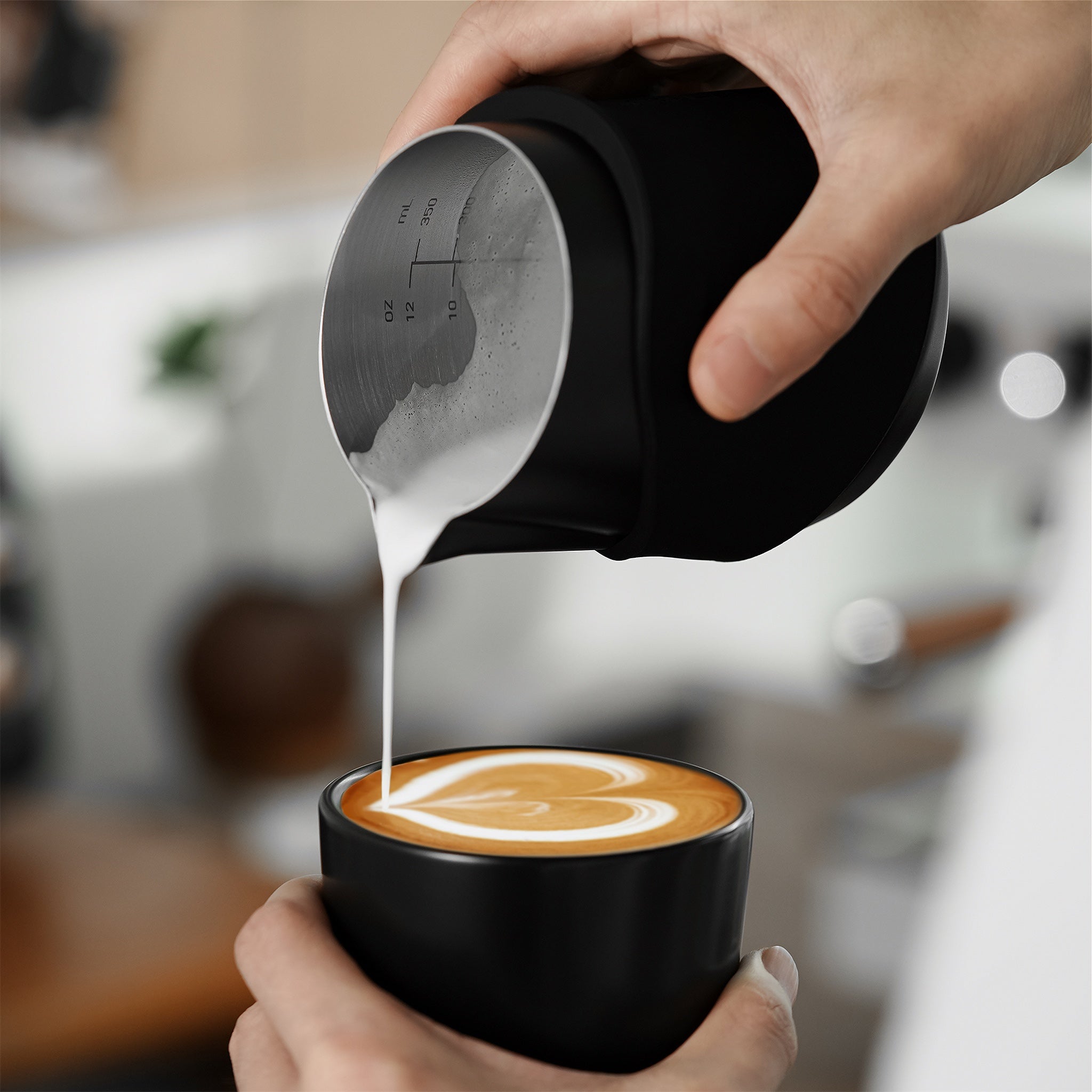 GT Milk Pitcher 400ml Black - Handleless