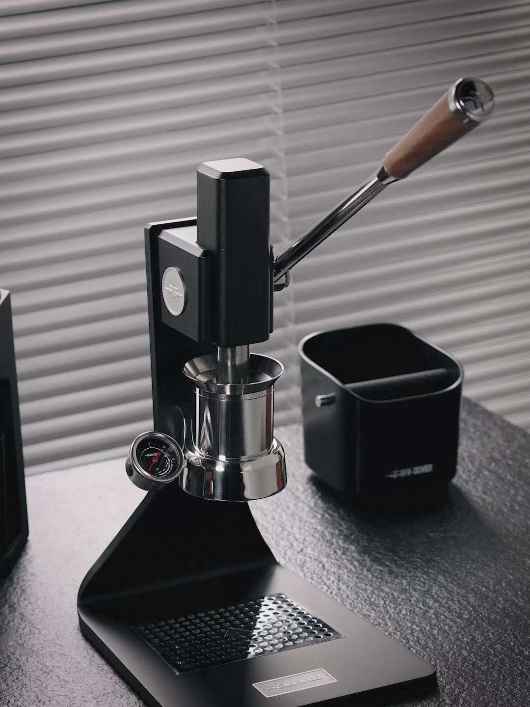 Load video: Sonic S7 Manual Espresso Machine Deluxe